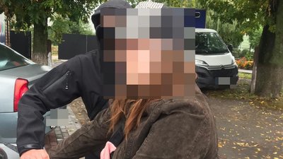 Зберігала та продавала: у лучанки під час обшуків знайшли наркотиків вартістю на 250 тисяч гривень Зберігала та продавала: у лучанки під час обшуків знайшли наркотиків вартістю на 250 тисяч гривень