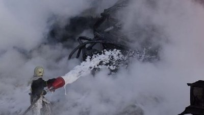 За півтори доби рятувальникам вдалось загасити пожежу на нафтобазі в Луцьку
