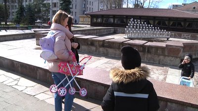 Житомирські дошкільнята вирушили з мамами до офісів. Через вимушений карантин