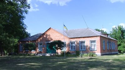 Школа у селі Стовбина Долина Школа у селі Стовбина Долина