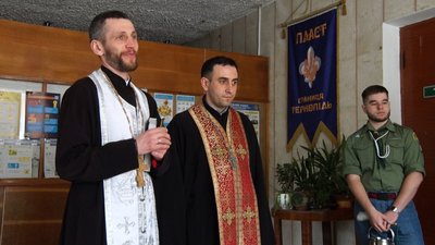 Діти дітям: у Тернополі пластуни роздали паски