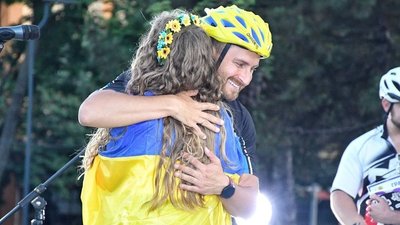 В рамках велозаїзду Україною до Житомира завітає фронтмен гурту "СКАЙ" Олег Собчук В рамках велозаїзду Україною до Житомира завітає фронтмен гурту "СКАЙ" Олег Собчук