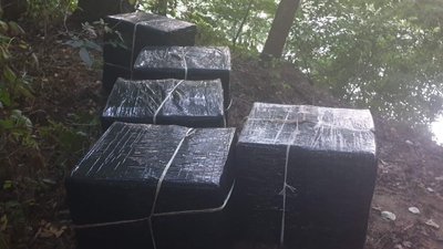 Безакцизних сигарет на 29 мільйонів форинтів виявили угорські прикордонники неподалік Закарпаття Безакцизних сигарет на 29 мільйонів форинтів виявили угорські прикордонники неподалік Закарпаття