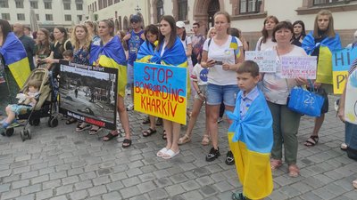 "Stop bombarding Kharkiv": у Лейпцигу пройшла акція на підтримку України — фото