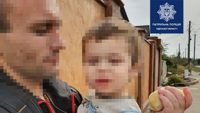 В Одесі півторарічний хлопчик бігав на проїзній частині: його повернули додому