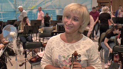 Скрипалька оркестру Світлана Сницька. Скрипалька оркестру Світлана Сницька.