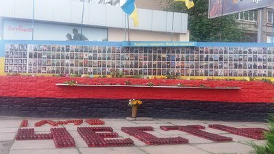 У Кривому Розі вшанували пам’ять українських військових, які загинули у збитому бойовиками Іл-76 У Кривому Розі вшанували пам’ять українських військових, які загинули у збитому бойовиками Іл-76
