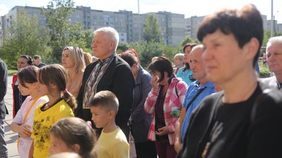 На відкриття меморіальної таблиці прийшли рідні, друзі та знайомі Юрія Руфа На відкриття меморіальної таблиці прийшли рідні, друзі та знайомі Юрія Руфа