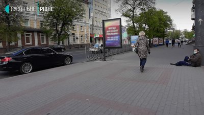 Одноногий сітілайт і його "сусідів" рівнянин просить забрати із Соборної