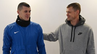 Олександр Апанчук. Народився 2 листопада 1993 року (28 років) у Рівненській області. Грає на позиції нападника. Олександр Апанчук. Народився 2 листопада 1993 року (28 років) у Рівненській області. Грає на позиції нападника.
