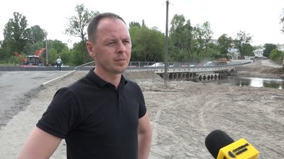 На Житомирщині продовжують реконструкцію зруйнованої переправи – укладають асфальт На Житомирщині продовжують реконструкцію зруйнованої переправи – укладають асфальт