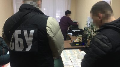 Двох керівників Національної академії аграрних наук спіймали на хабарі