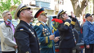 В Одесі із оркестром привітали 99-річного ветерана-морпіха