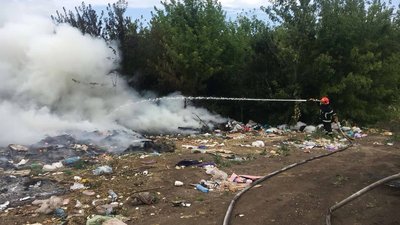 На Черкащині горіла суха трава та сміття