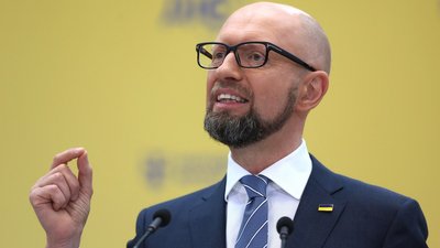 У МВС пояснили, чому Яценюк разом з Аваковим літав до Чернівців