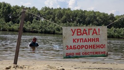 З Десни біля "Золотого берега" витягнули два снаряди від "Урагана"