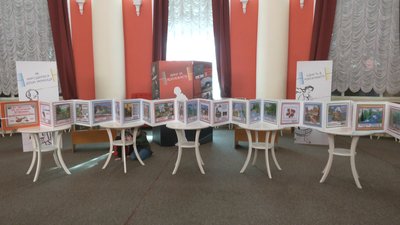 Унікальну вишиту книгу евакуювали з Оріхова до Запоріжжя Унікальну вишиту книгу евакуювали з Оріхова до Запоріжжя