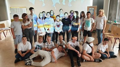 "Якомога більше говорити": акторка з Харкова створила виставу з дітьми в евакуації