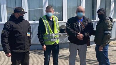 На КПП "Ужгород" затримали іноземця, який перебував у міжнародному розшуку На КПП "Ужгород" затримали іноземця, який перебував у міжнародному розшуку