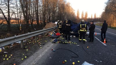 ДТП на Вінниччині: загинули двоє водіїв вантажівок ДТП на Вінниччині: загинули двоє водіїв вантажівок