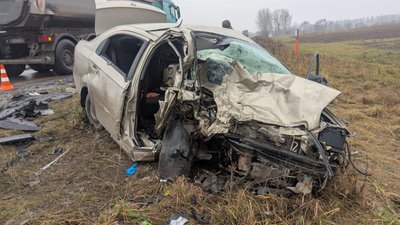 Зіткнення трьох автомобілів на Рівненщині: травмувався житель Хмельницького