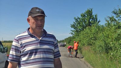 Пошкоджені ділянки та ями: в громаді на Волині ремонтують 8 кілометрів дороги Пошкоджені ділянки та ями: в громаді на Волині ремонтують 8 кілометрів дороги
