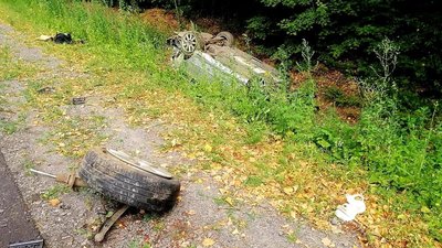 "З'їхав у к'ювет". На Вінниччині у ДТП травмувалась жінка та її дворічний син "З'їхав у к'ювет". На Вінниччині у ДТП травмувалась жінка та її дворічний син