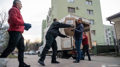 У Тернопіль надійшли пакунки малюка: хто їх може отримати У Тернопіль надійшли пакунки малюка: хто їх може отримати