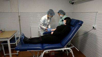 Донація в укритті: як у Рівному здають кров під час повітряних тривог