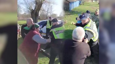У селі на Чернігівщині затримали підозрюваного у нападі на поліцію