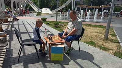 "Зіграти в шахи з чемпіоном": у Вінниці пройшов спортивний захід на підтримку ЗСУ "Зіграти в шахи з чемпіоном": у Вінниці пройшов спортивний захід на підтримку ЗСУ