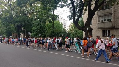 Понад 500 вірян вирушили з Тернополя на прощу до Зарваниці Понад 500 вірян вирушили з Тернополя на прощу до Зарваниці