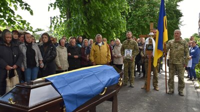 У Луцьку попрощалися з трьома загиблими військовослужбовцями У Луцьку попрощалися з трьома загиблими військовослужбовцями