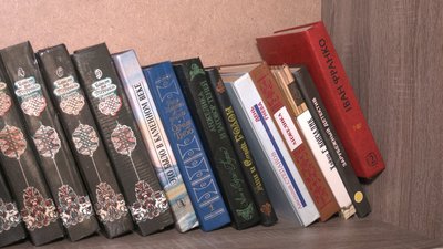 "Лікарняні бібліотеки": у харківському Інституті протезування встановили книжкові шафи