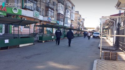 Суспільне перевірило, чи припинили роботу рівненські ринки Суспільне перевірило, чи припинили роботу рівненські ринки