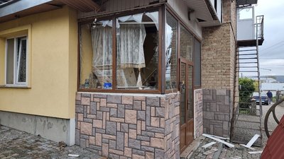 Пошкоджений будинок внаслідок російської атаки 10 жовтня 2026 року