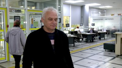 Бляшанки, нитки, парафін: у Рівному ЦНАП збирає матеріали для волонтерів