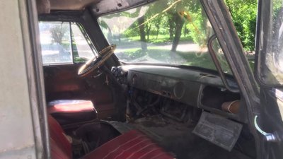 Львівські вулиці очищають від покинутих автомобілів Львівські вулиці очищають від покинутих автомобілів
