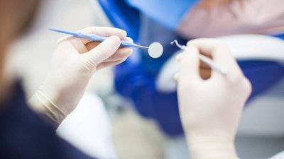 В Одесі чоловік погрожував стоматологу пістолетом, бо донька заплакала на прийомі