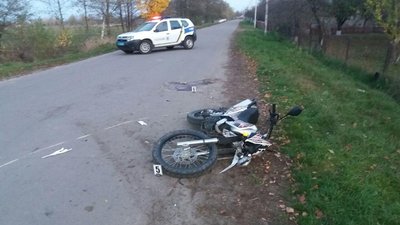 Виїзд на зустрічну: на Рівненщині в аварії травмувався водій і пасажир мотоцикла