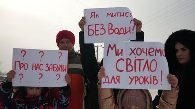 Мешканці Новоселиці скаржаться на відсутність води і тепла через відключення світла