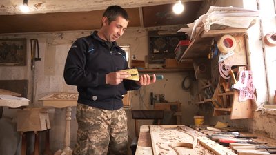 Черкащанин відроджує мистецтво різьби по дереву Черкащанин відроджує мистецтво різьби по дереву