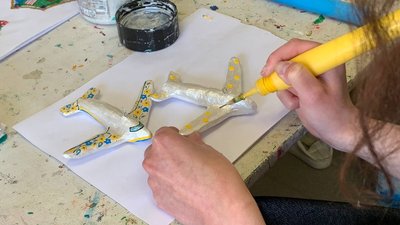 Українська "Мрія" як сувенір: у тернопільській етномайстерні роблять іграшки Українська "Мрія" як сувенір: у тернопільській етномайстерні роблять іграшки