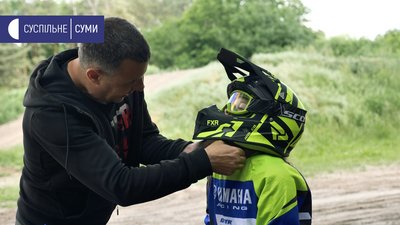 Навчає доньку квадрокросу у Сумах - Артем Семишкур Навчає доньку квадрокросу у Сумах - Артем Семишкур