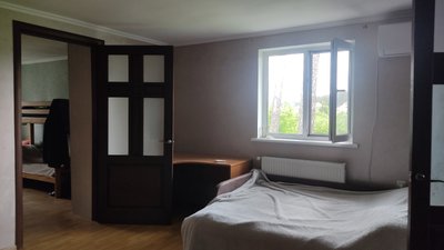 У селі поблизу Житомира родина священника на власному обійсті прихистила три сім'ї переселенців У селі поблизу Житомира родина священника на власному обійсті прихистила три сім'ї переселенців
