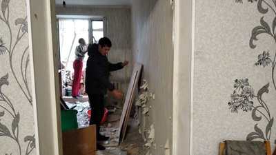 Зруйновані будинки та пожежі — військові РФ знову обстріляли Херсон Зруйновані будинки та пожежі — військові РФ знову обстріляли Херсон
