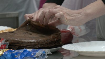 Пекли млинці та робили з них торти: у Черкасах провели майстер-клас до Масниці Пекли млинці та робили з них торти: у Черкасах провели майстер-клас до Масниці