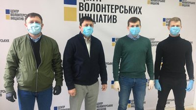 Волонтери передали засоби спецзахисту для прикарпатських медиків та поліцейських