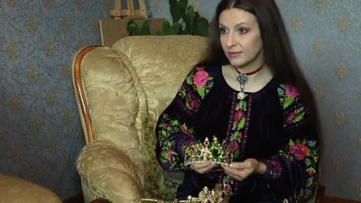 Сережки, браслети, кольє та корони. Майстриня з Миколаєва виготовляє вироби з бісеру Сережки, браслети, кольє та корони. Майстриня з Миколаєва виготовляє вироби з бісеру