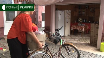 Вторсировину в ужгородців другий тиждень безкоштовно забирають Емілія та Валерія Вторсировину в ужгородців другий тиждень безкоштовно забирають Емілія та Валерія